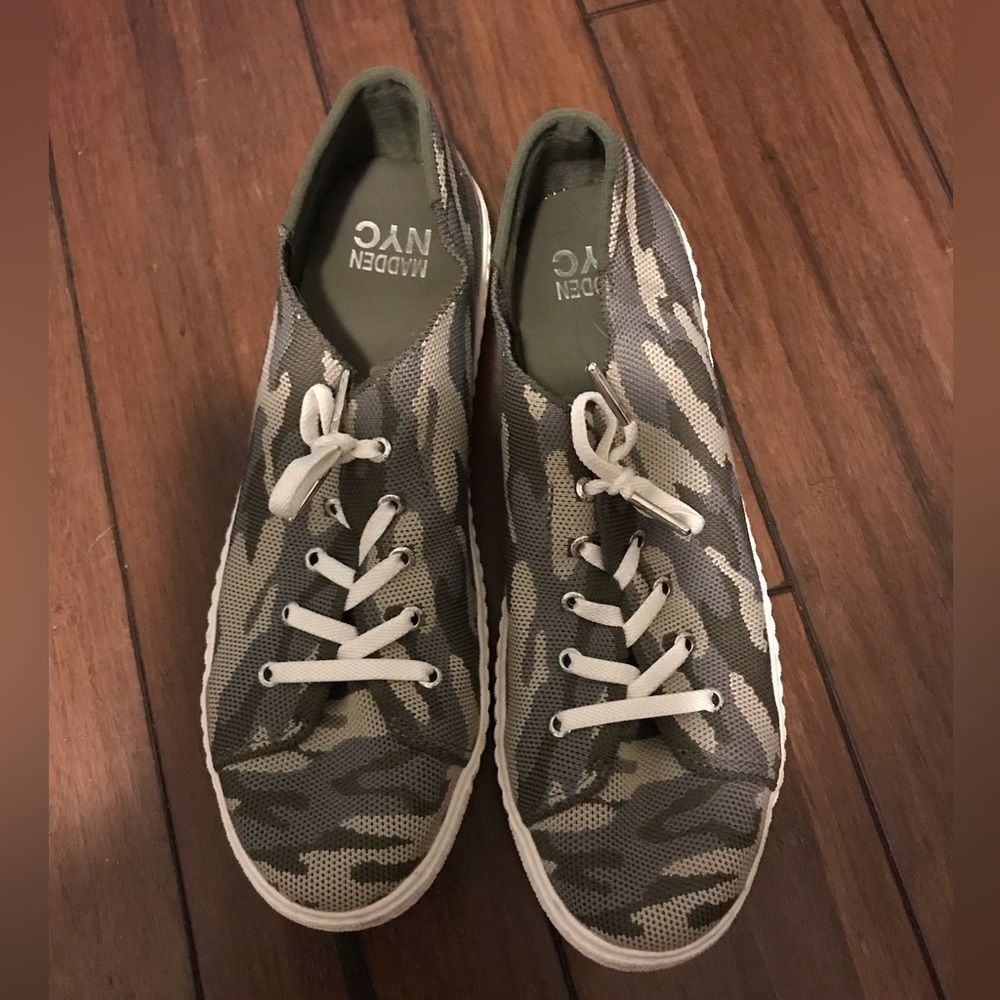 Mens NYC Madden camouflage shoes in size 11